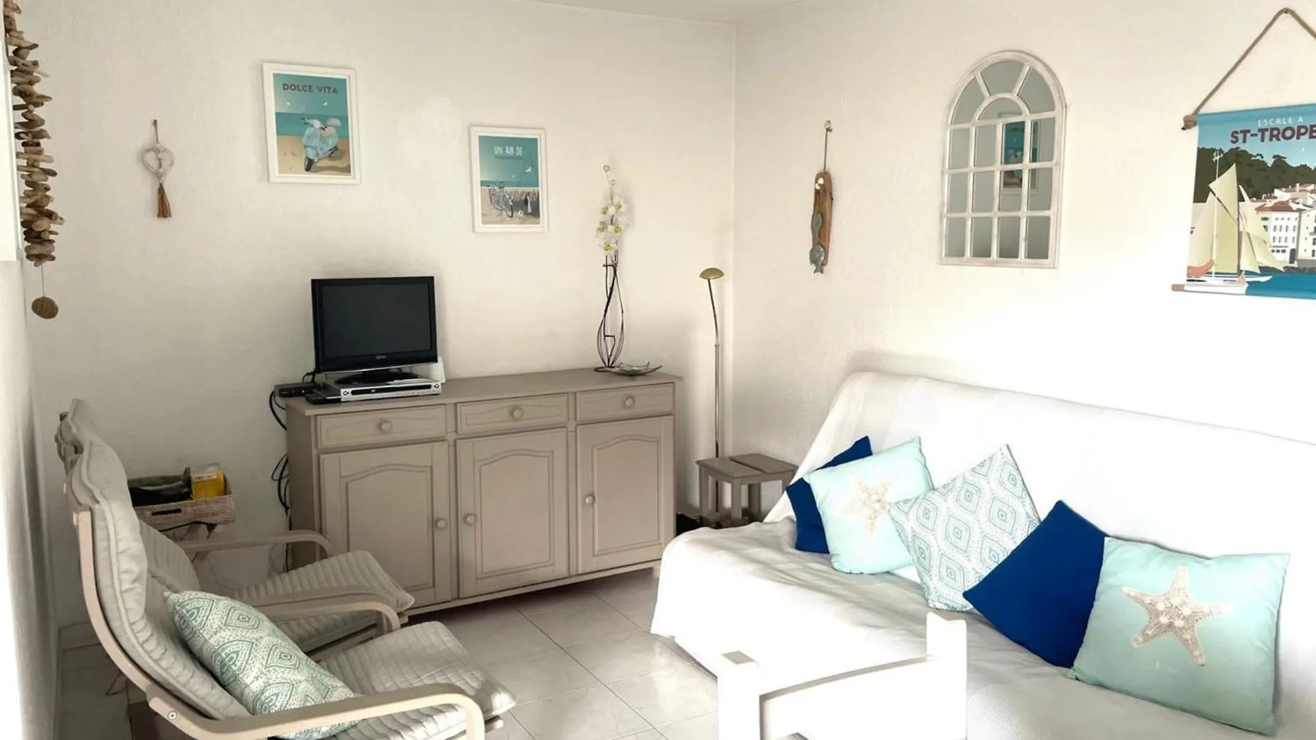 Apartment With Terrace In Cavalaire-Sur-Mer France