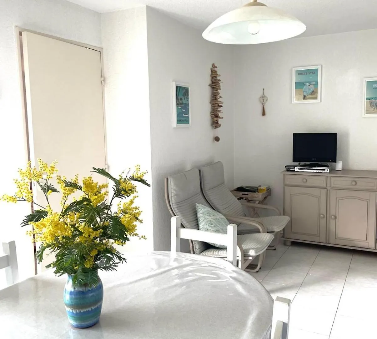 Apartment With Terrace In 滨海卡瓦莱尔